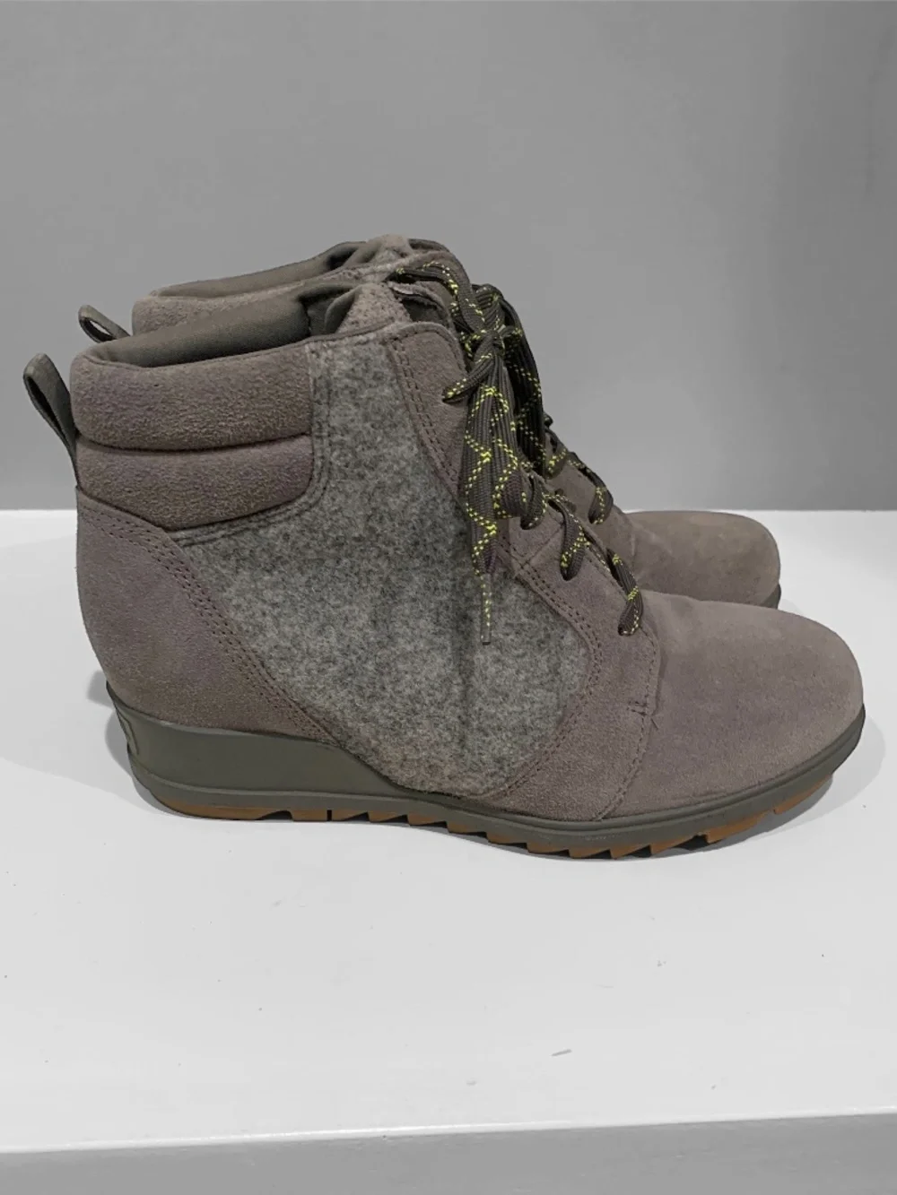 Sorel Evie Lace-Up Ankle Boot Gray Waterproof Suede Leather Wedge Bootie 8